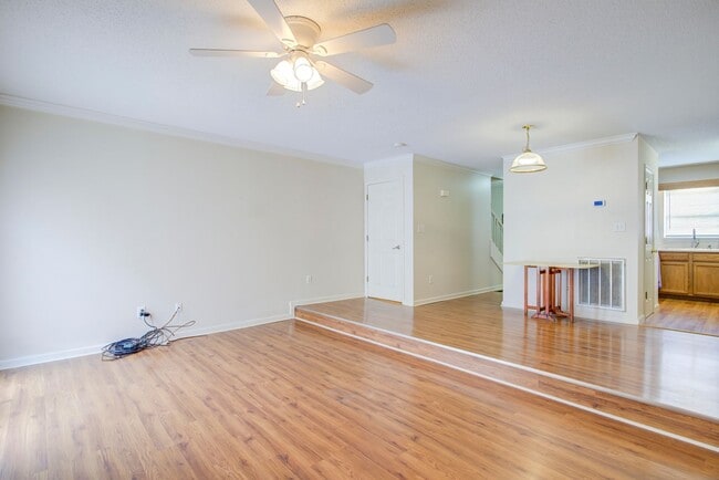 Building Photo - 3 Bedroom / 2.5 Bath Condo - Johnson City, TN