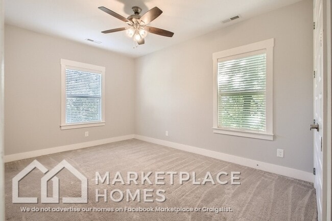 Building Photo - 1802 Porter Ave