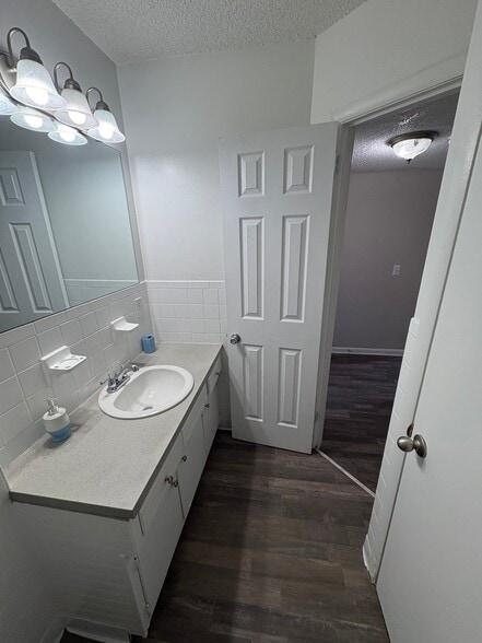 Building Photo - 1005 Hickory Hill Ln