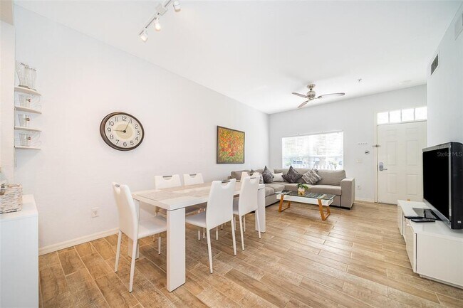 Building Photo - 2600 Lodi Cir