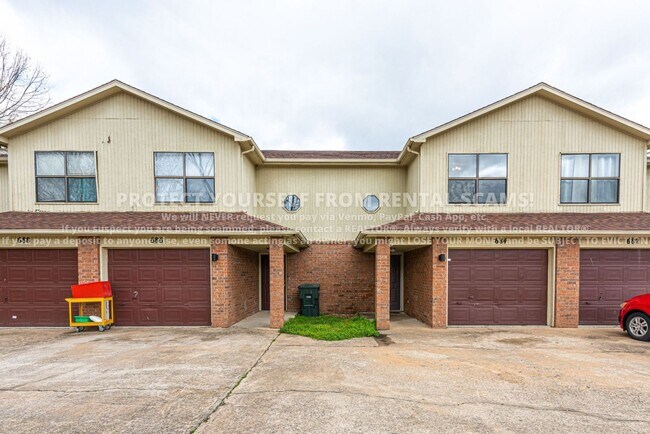 Building Photo - 684 W Martha Dr