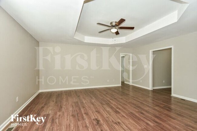 Building Photo - 1304 Venessa Dr