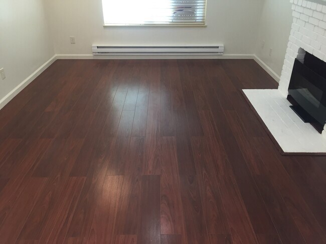 Building Photo - 44-2201