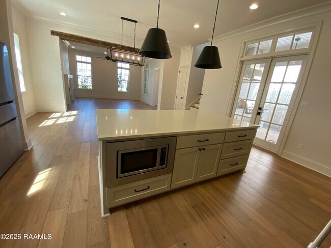 Building Photo - 2110 Belfleur St