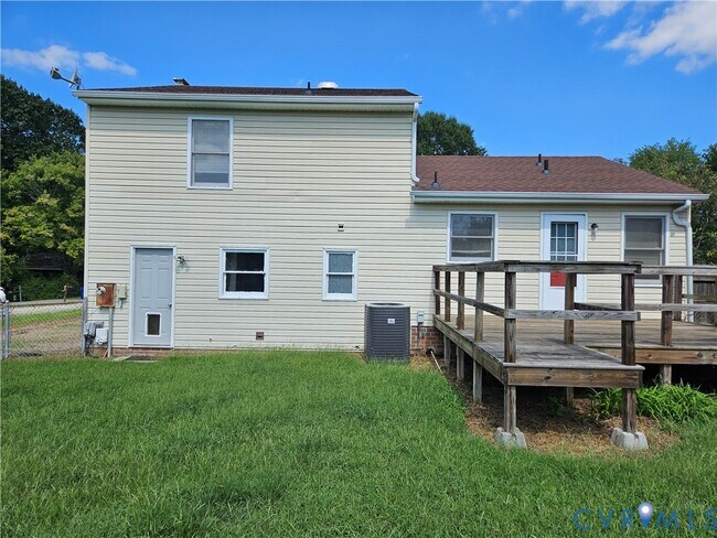Building Photo - 7023 Hanna Dr