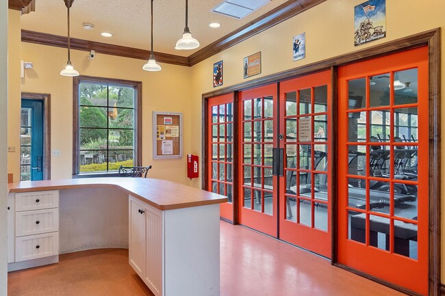 Building Photo - RENOVATED 5 BEDROOM FENCED IN, GOLF FRONTA...