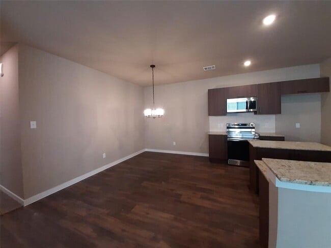 Building Photo - 9815 Grosbeak Ln