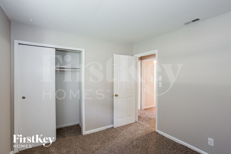 Building Photo - 4438 Windsor Rd