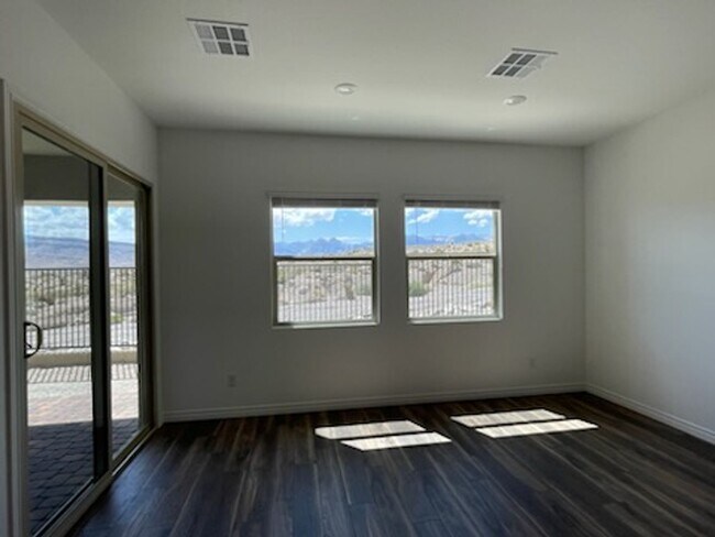Building Photo - 12608 Heritage Hts Dr