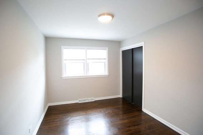 Building Photo - 8837 S Talman Ave