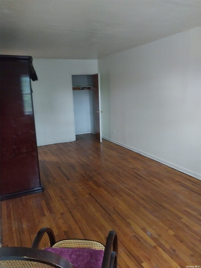 Building Photo - 605 E 59th St