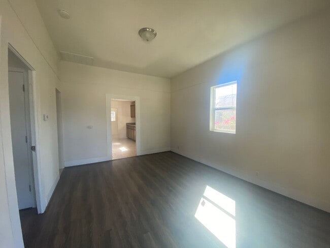 Building Photo - 429 Florinda St