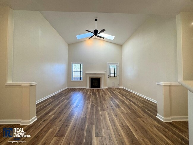Building Photo - Beautiful 2-Bedroom Townhome with Vaulted Ceilings & 2-Car Garage!!