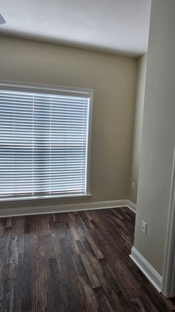 Building Photo - Knights Landing four bedroom home