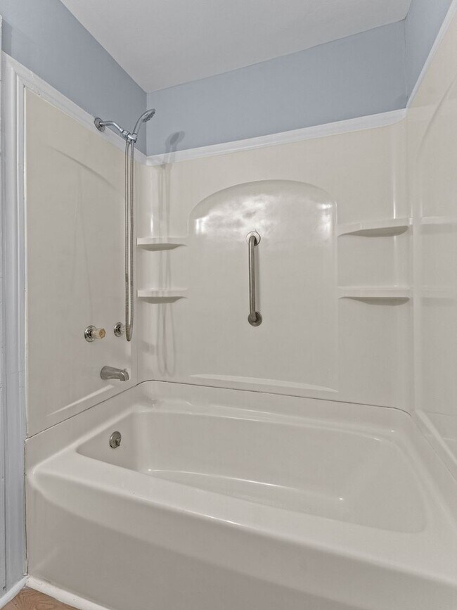 Building Photo - Updated 2-Bedroom Home with Fenced Yard in Browns Mills