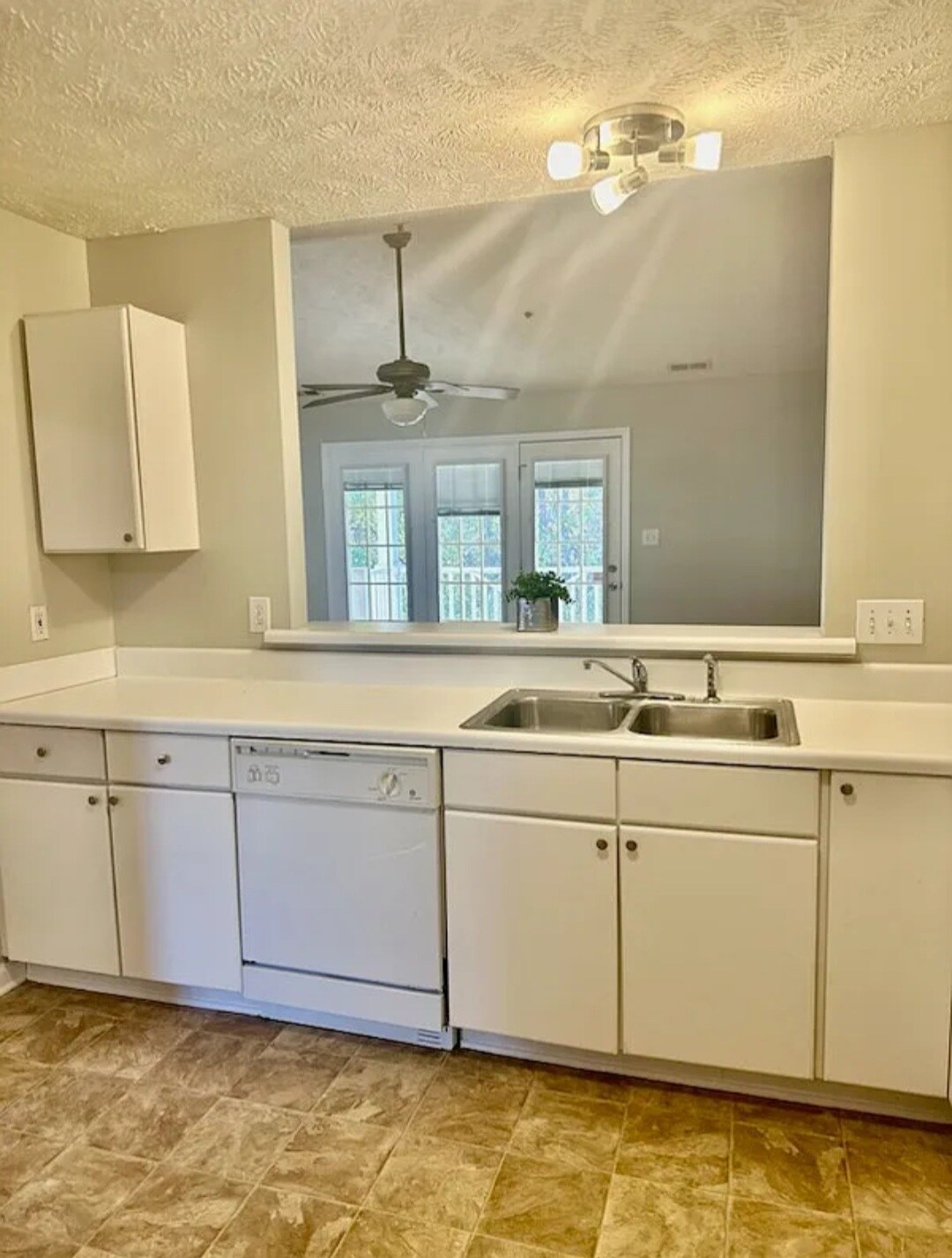 Building Photo - 360 Bubble Creek Ct