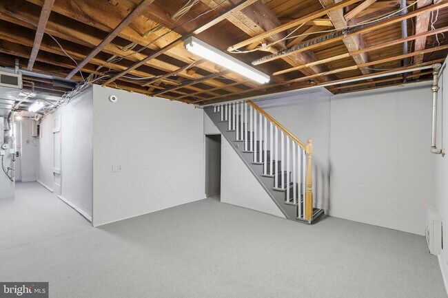 Building Photo - 271 W Wyncliffe Ave