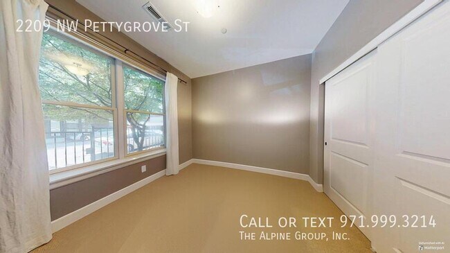 Building Photo - 2209 NW Pettygrove St