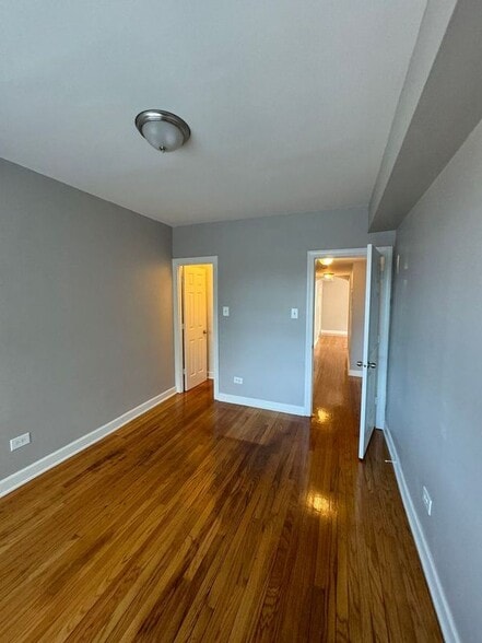 Building Photo - 1127 E 81st St