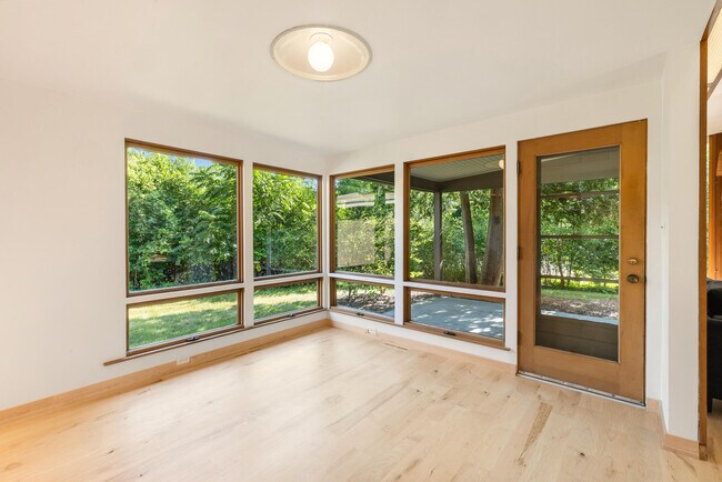 Building Photo - 9200 N Tennyson Dr