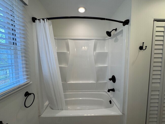 Building Photo - Black Mountain Gem Near Lake Tomahawk!