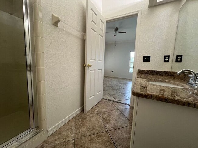 Building Photo - 707 Eagle Pond Dr