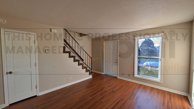 Building Photo - 1531 E Knollwood Cir