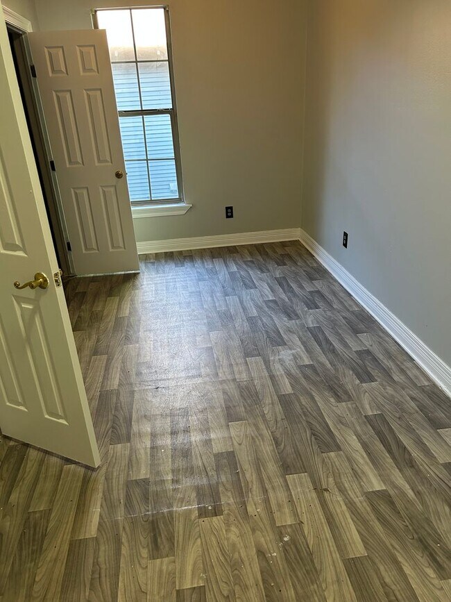 Building Photo - 1944 Milam St