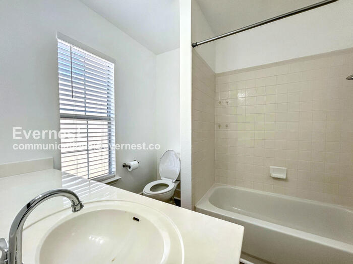 Building Photo - 1401 Balsam Way