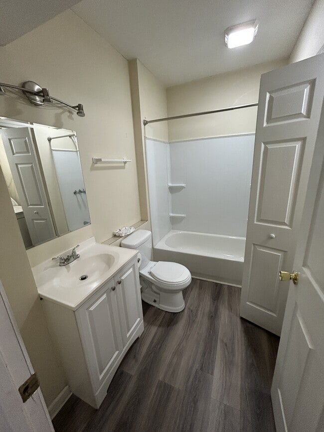 Building Photo - 402 Bumble Bee Ln