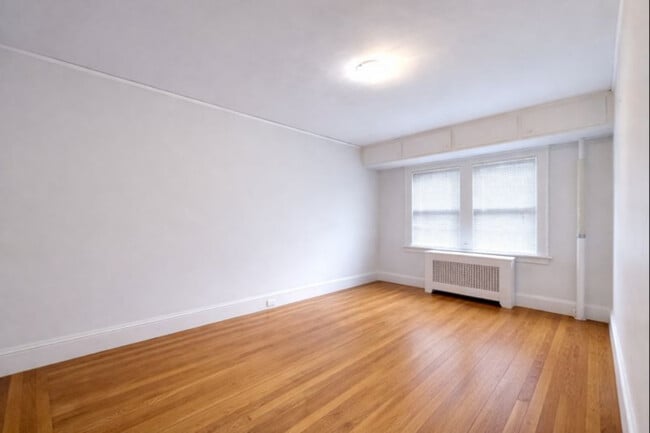 Building Photo - 2-17 Burns St