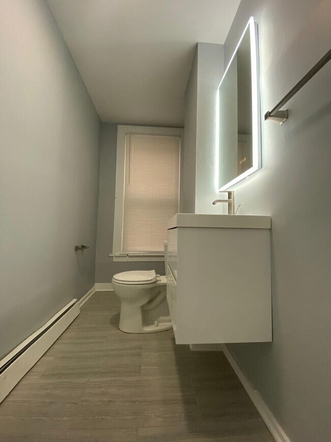 Building Photo - 378 Orchard St