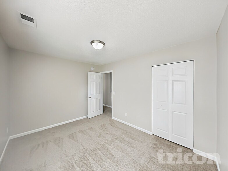 Building Photo - 1952 Lake Carolina Dr