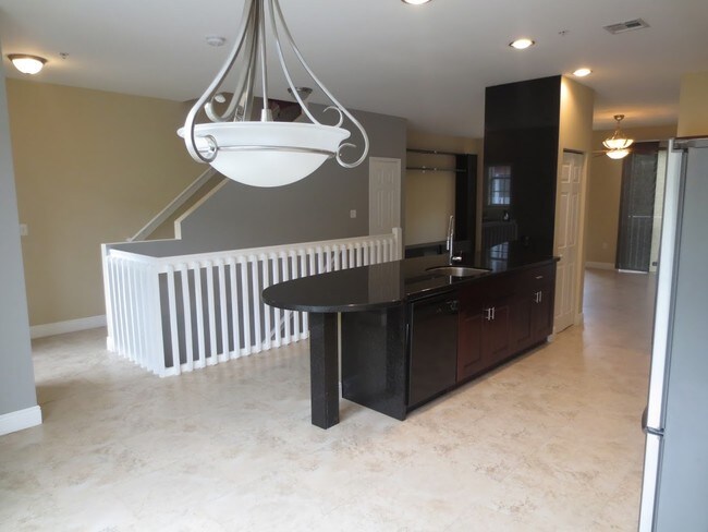 Building Photo - 2725 NE 8th Ave