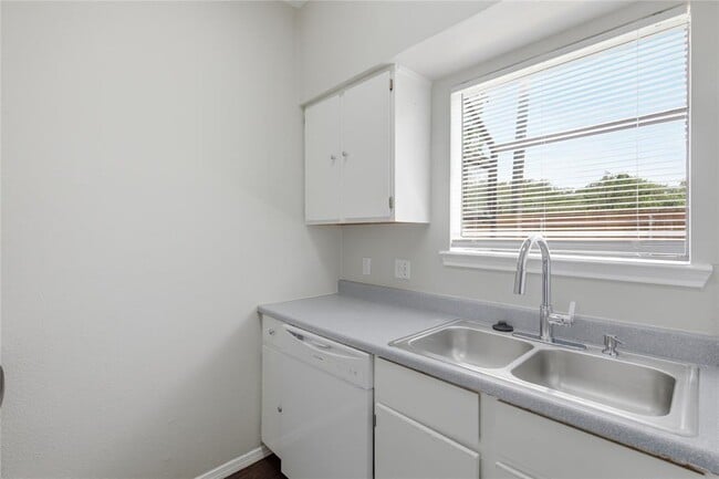 Building Photo - 2405 W Slaughter Ln