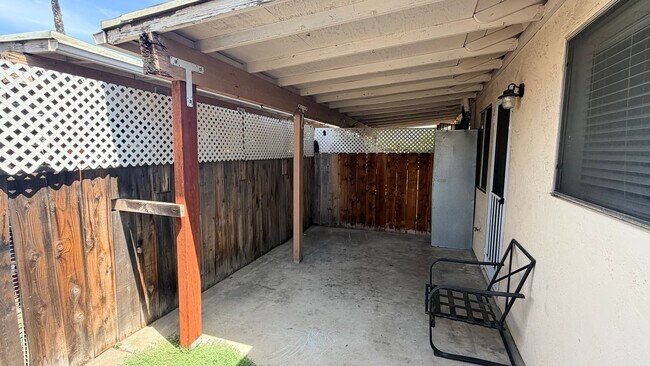 Building Photo - 974 Merritt Dr