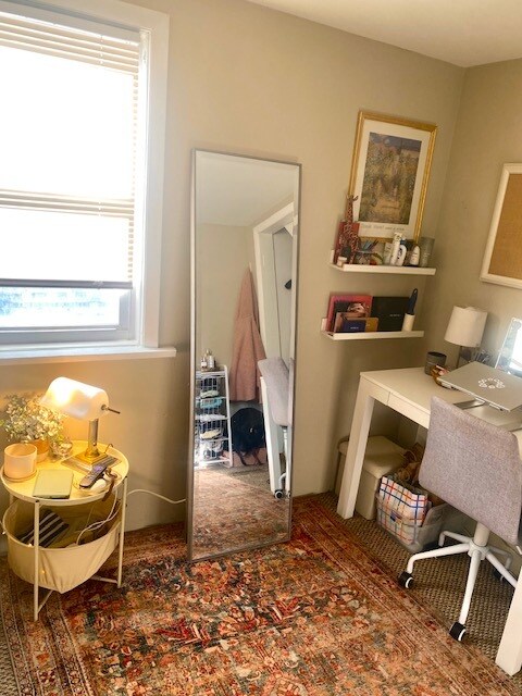 Building Photo - 2222 W Dickens Ave