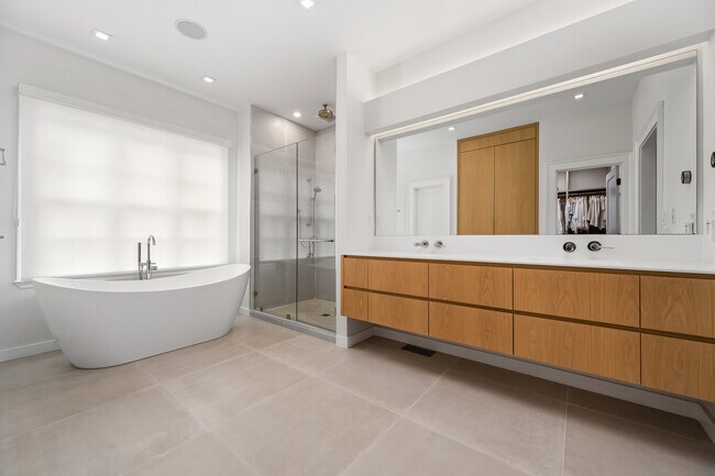 Building Photo - 1280 Becket Dr NE