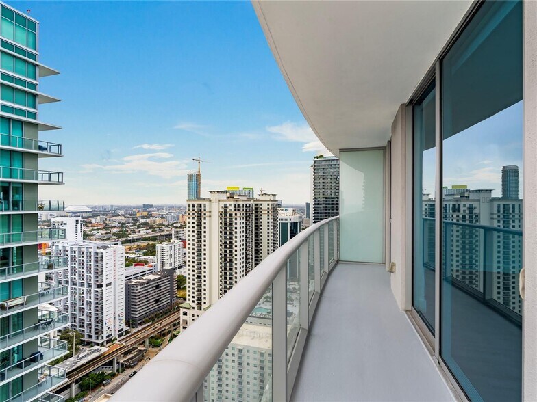Building Photo - 1100 S Miami Ave