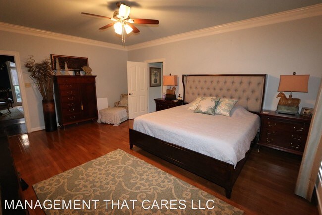 Building Photo - 5238 Lexington Park Cir N