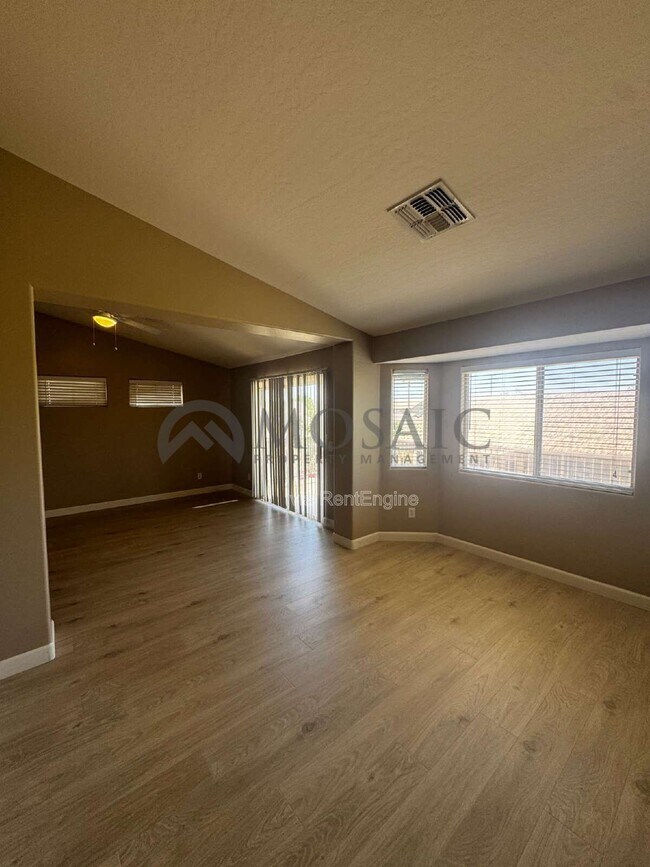 Building Photo - 3356 E Mayberry Ave