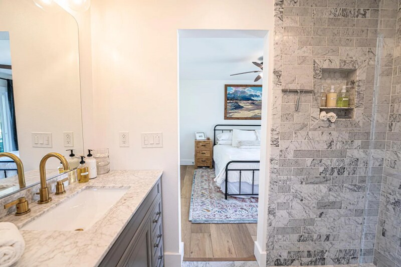 Building Photo - 2858 Drake Ave