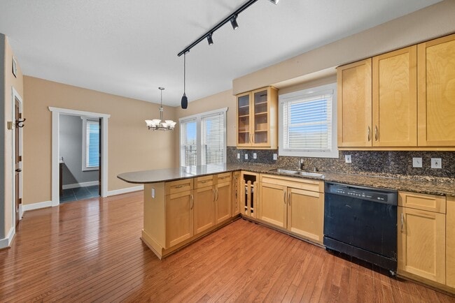 Primary Photo - 3015 Chenevert St