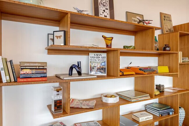 Building Photo - 2720 N Fillmore St