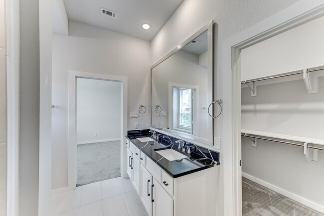 Building Photo - 6570 Scarlet Pond Ln