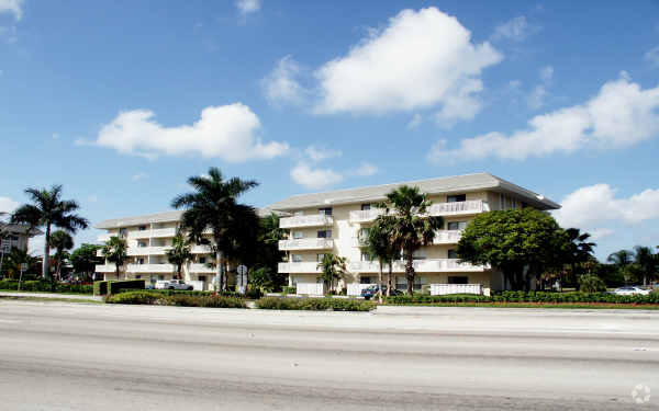 Building Photo - Lakeview Gardens