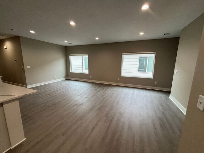 Building Photo - 2113/15 Reece