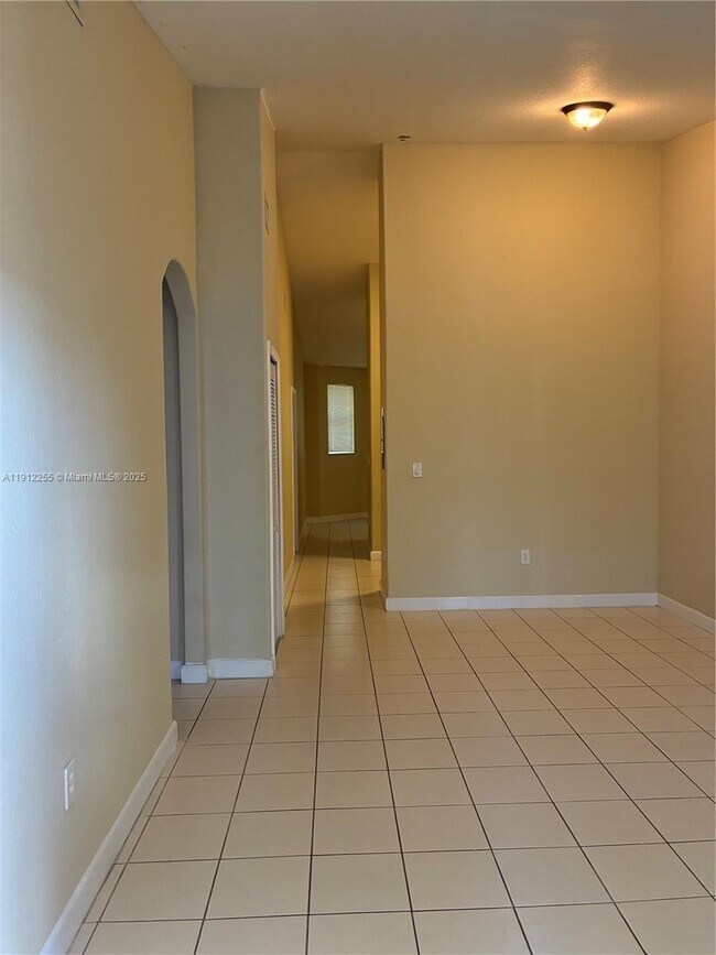 Building Photo - 1666 SE 27th Ct