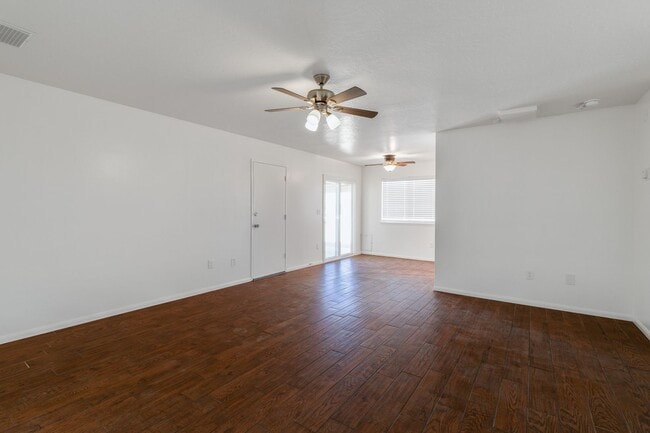 Building Photo - Beautiful Apple Valley Home
