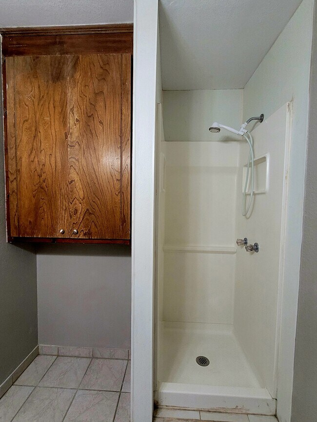 Building Photo - 1437 S Will Rogers Dr